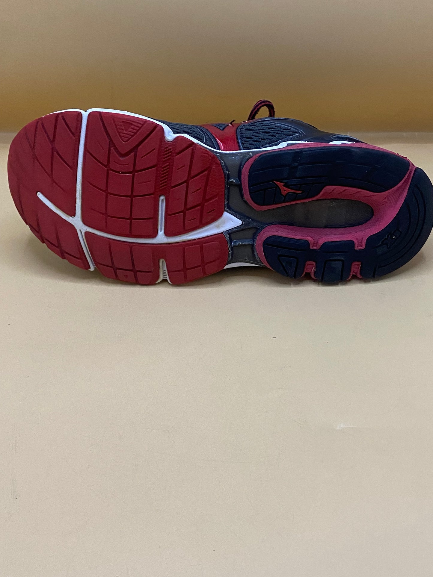 Mizuno Mens Wave Inspire 13 Gunmetal Red
