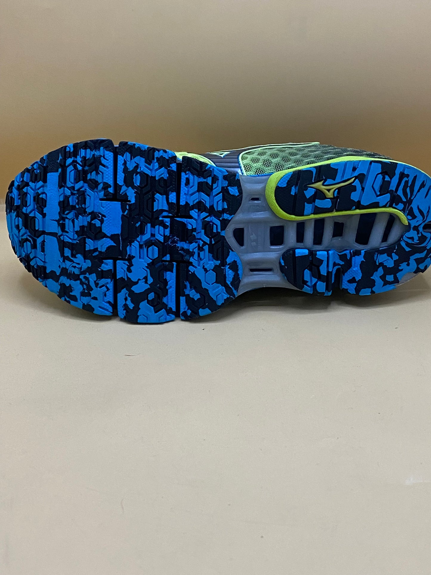 Mizuno wave prophecy 4 black