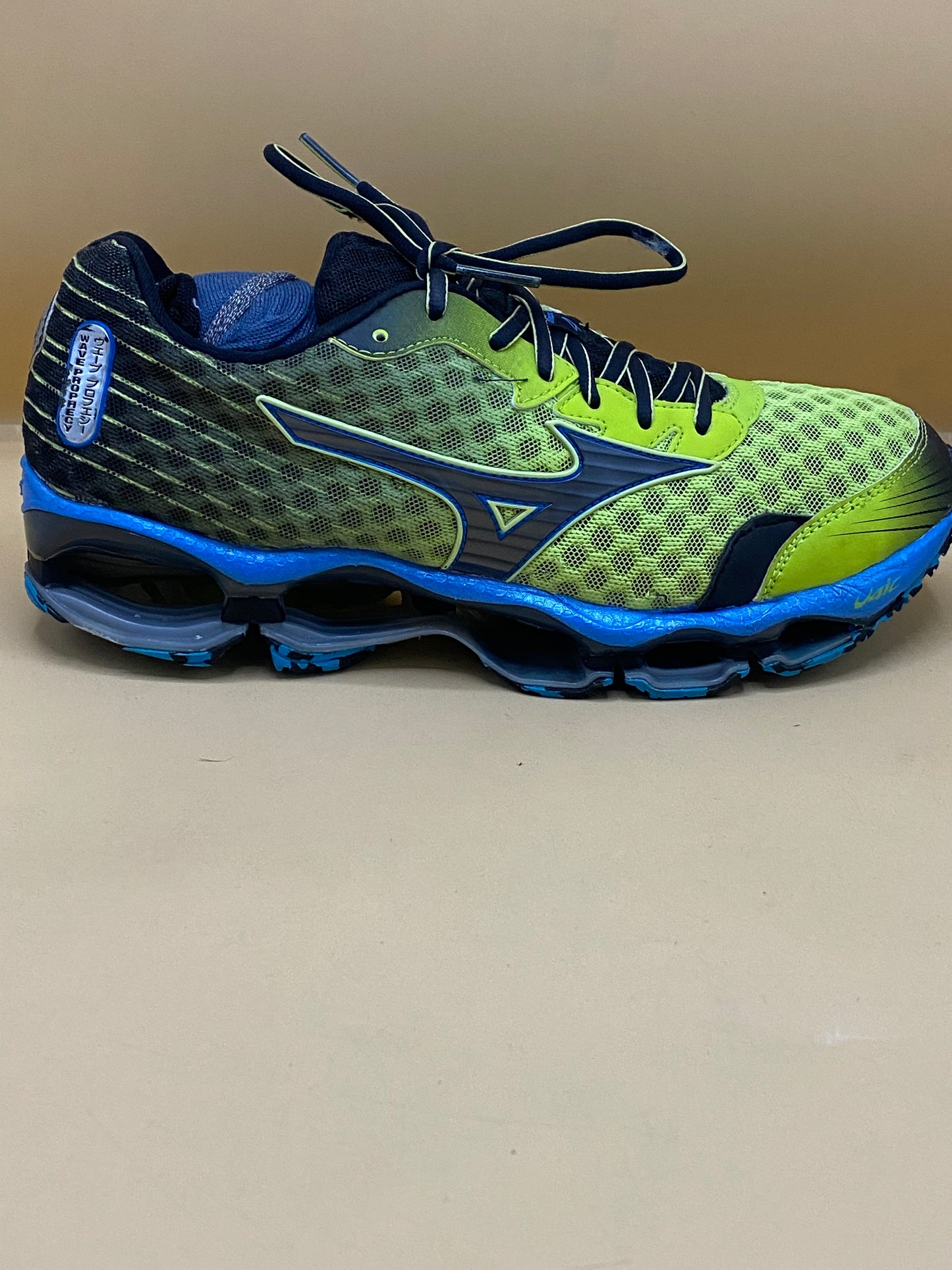 Mizuno wave prophecy 4 black