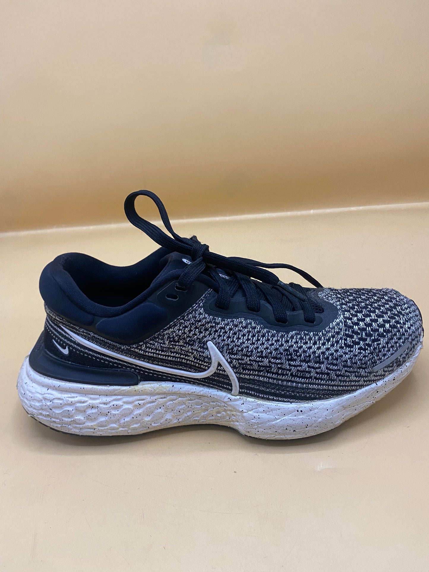 Nike Zoom Invincible Run Flyknit 2 Running Black White Sneakers