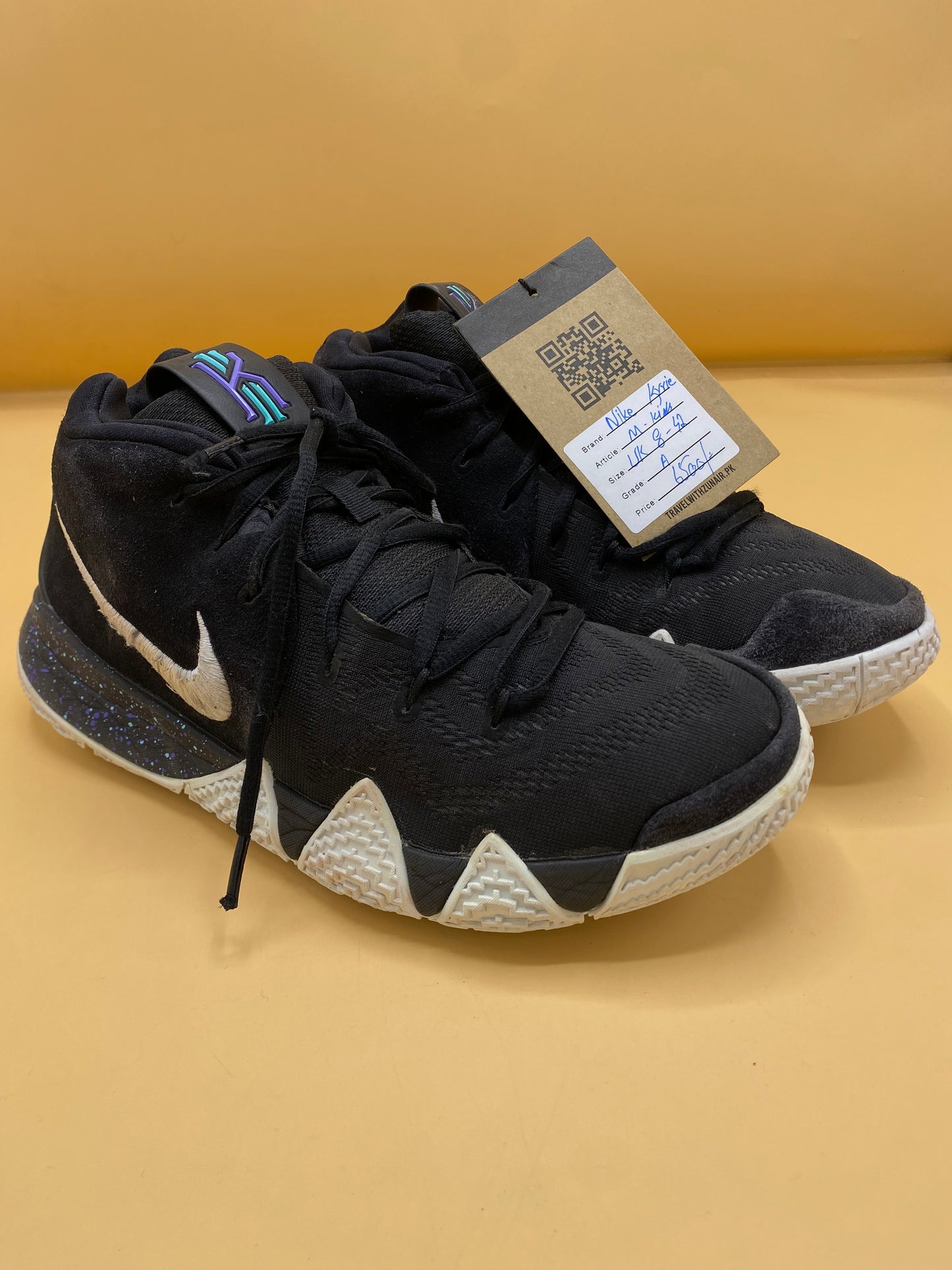 Nike Kyrie 4 Black White Basketbball