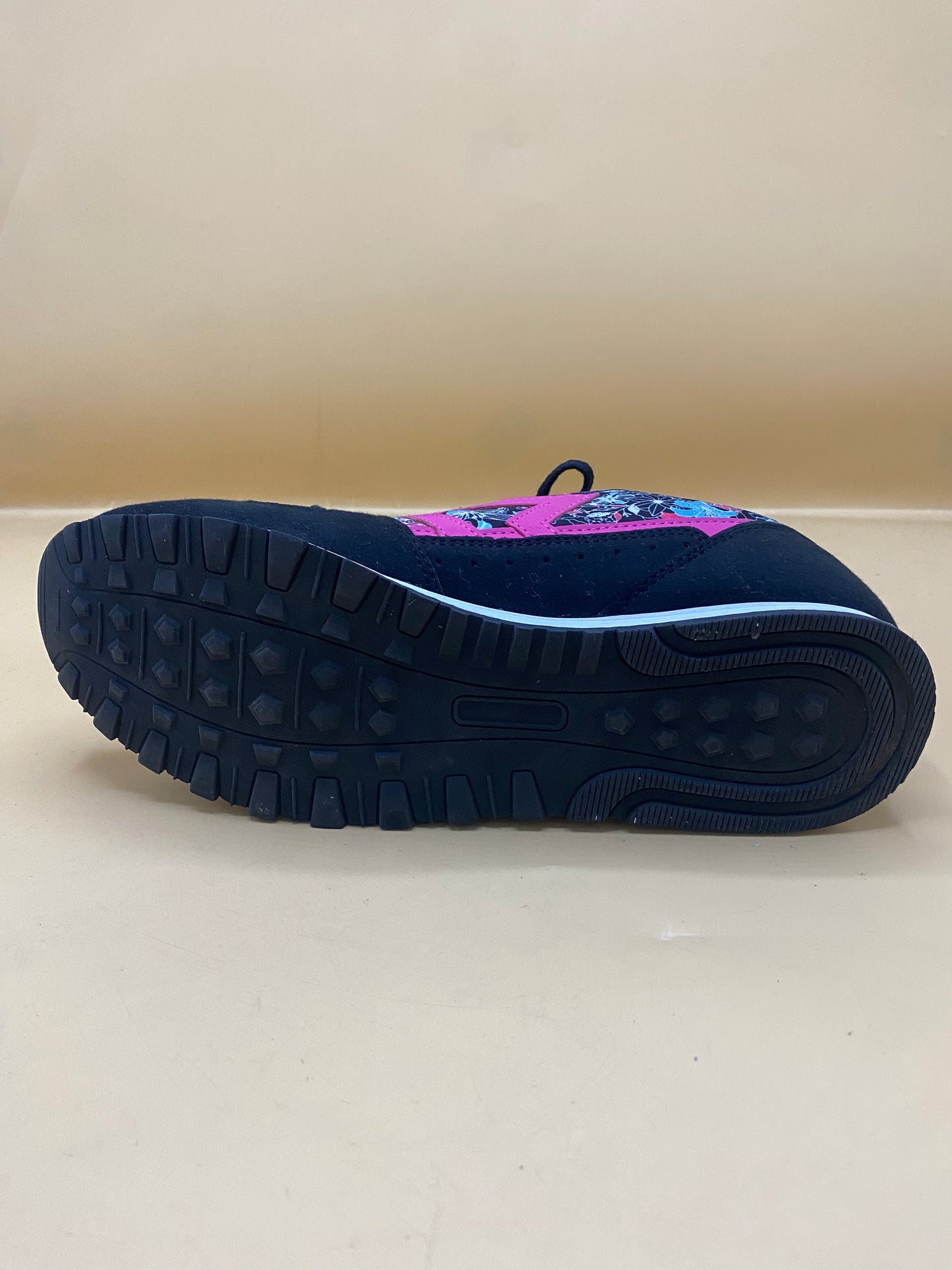 Creeks Pind / Black Sneakers For women