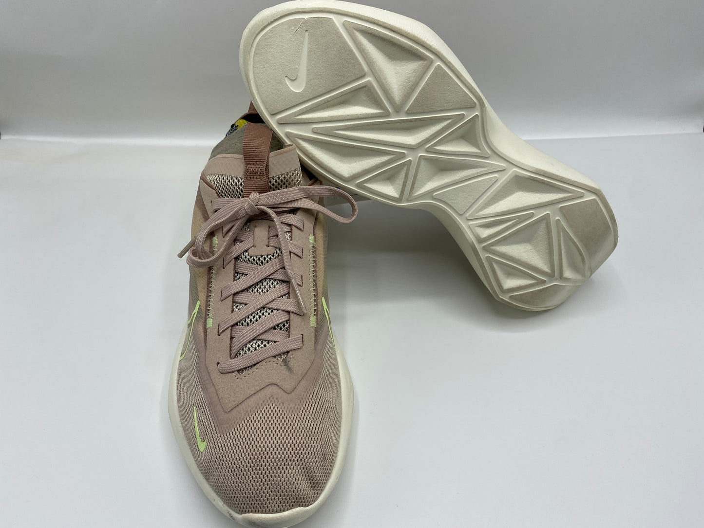 Nike Vista Lite Fossil Stone Dust Barely Volt