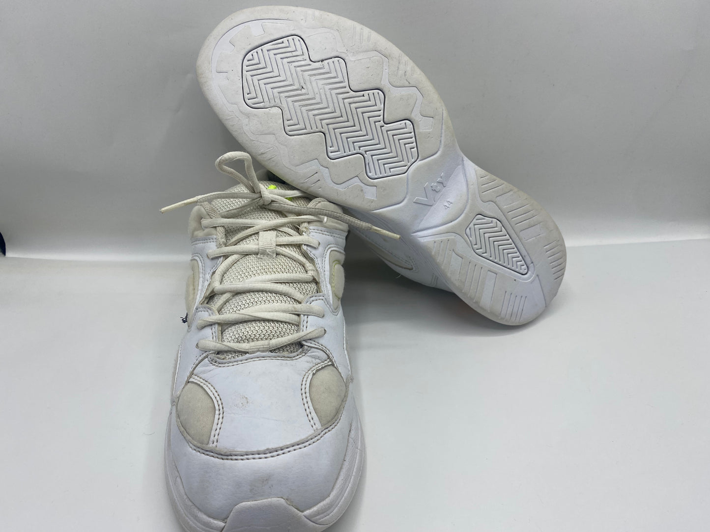 VTy Casual Breathable White Super Flat Sneakers