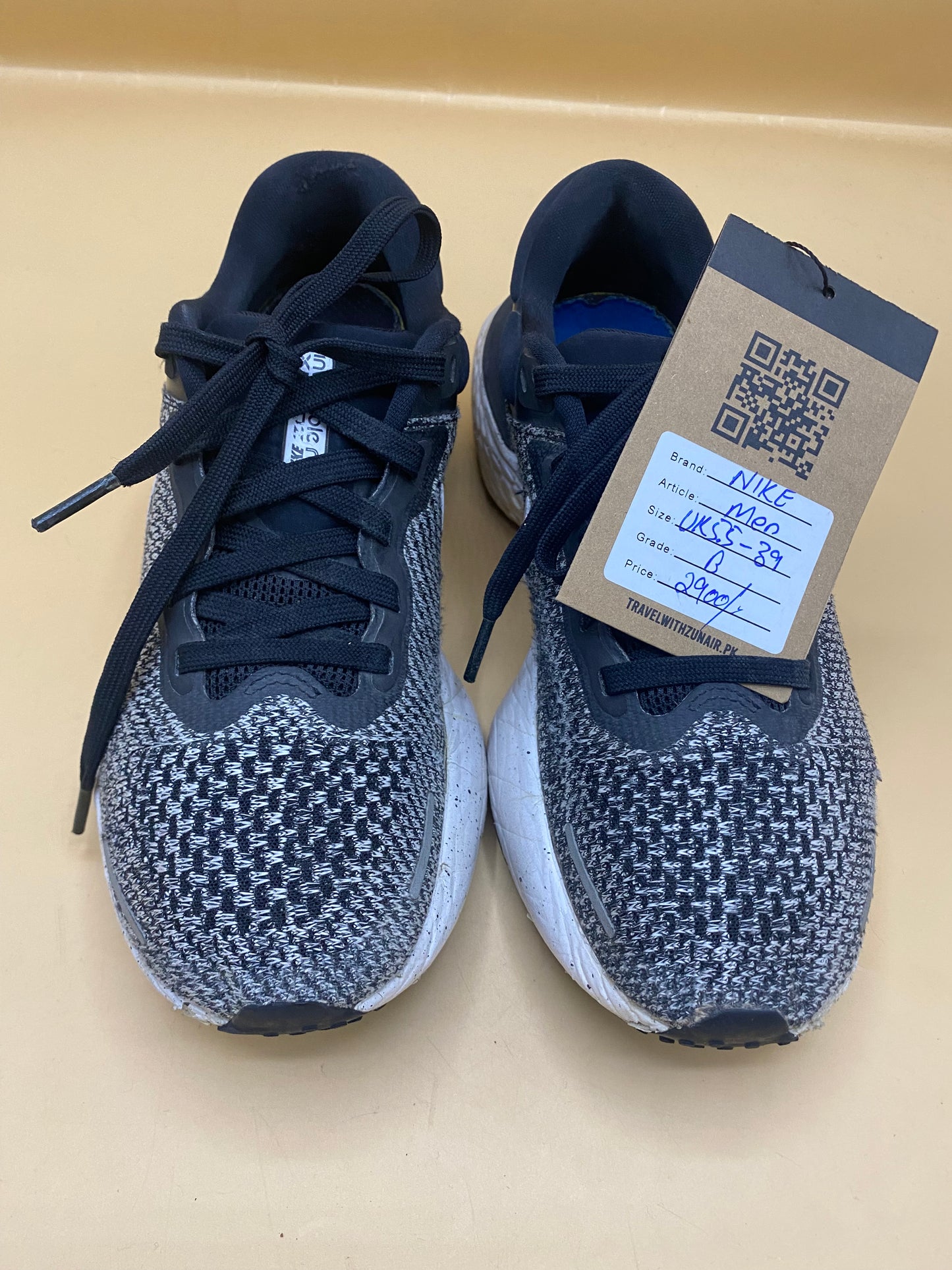 Nike Zoom Invincible Run Flyknit 2 Running Black White Sneakers