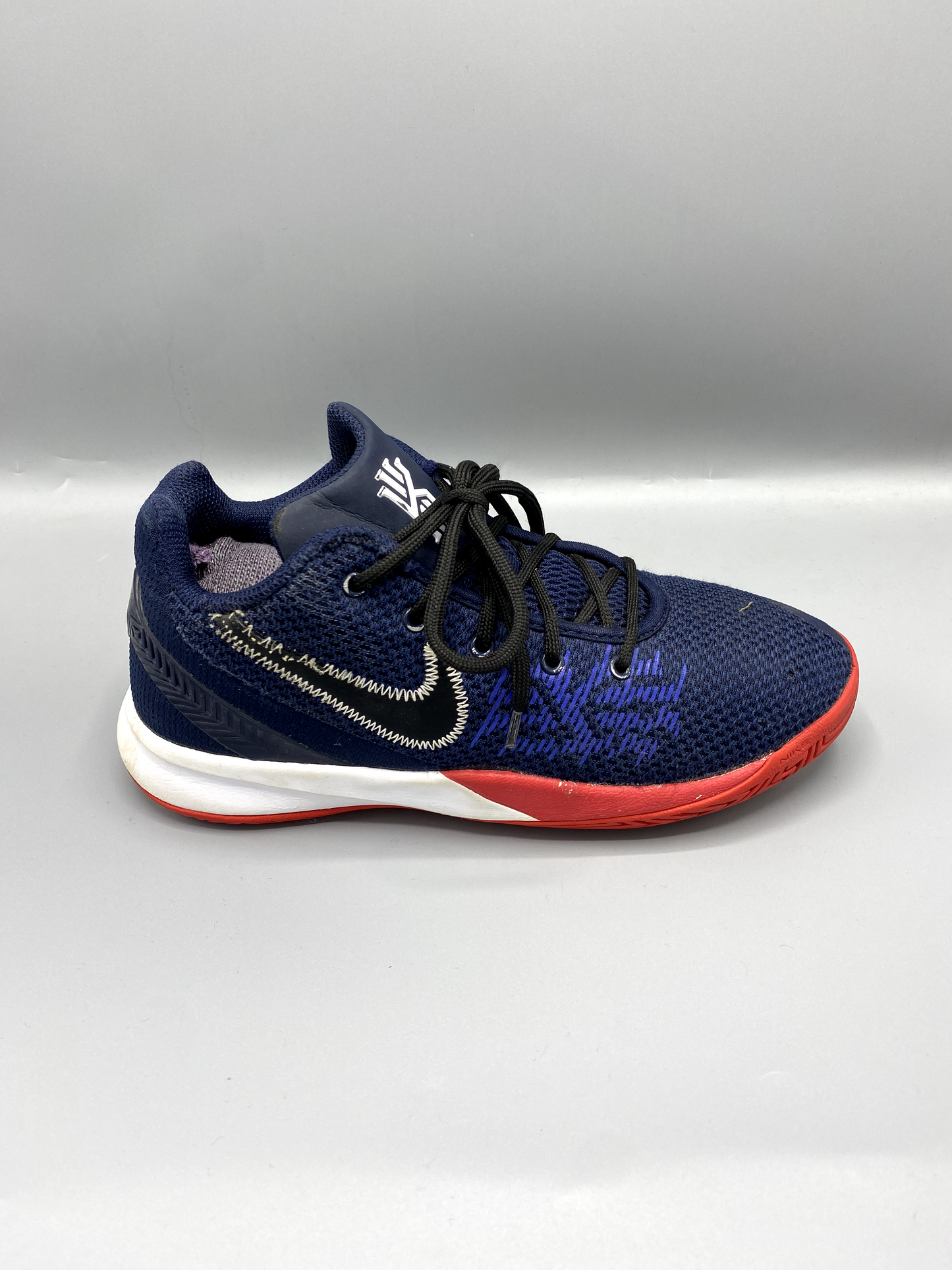 NIKE KYRIE FLYTRAP