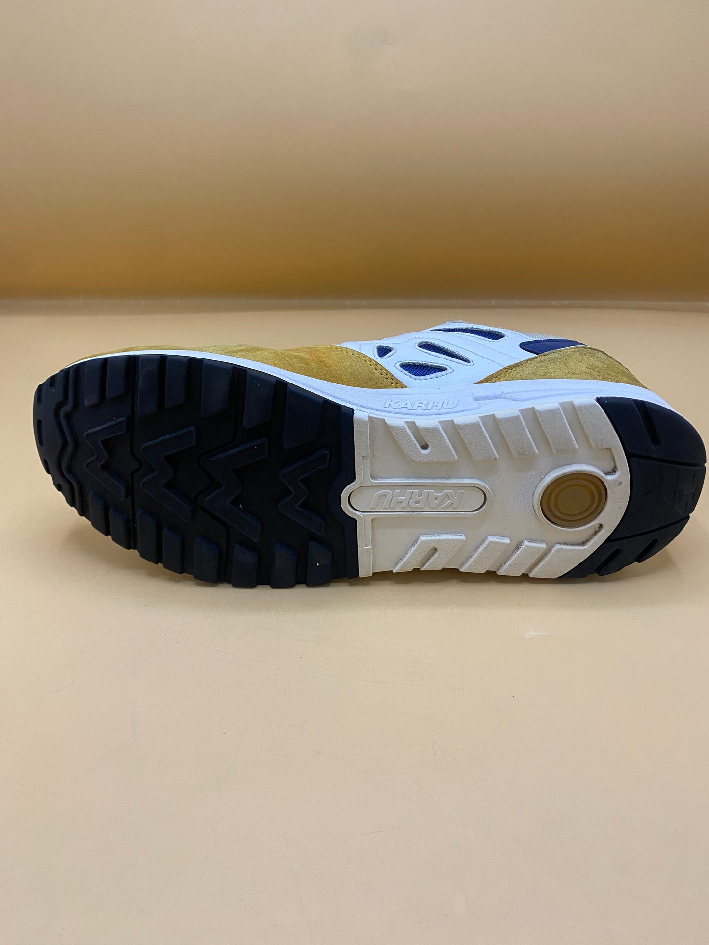 Karhu legacy 96 golden rod white