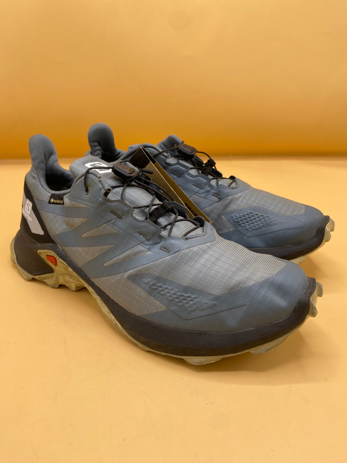 Salmon Men’s Tracking Shoes