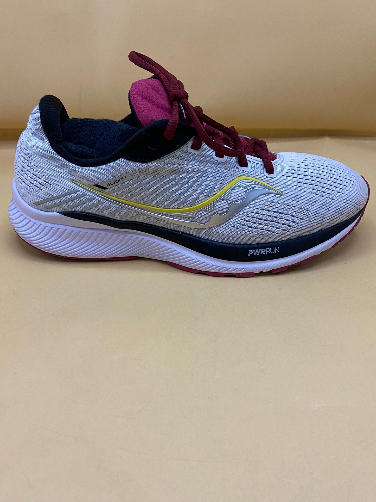 SAUCONY GUIDE 14 PWRRUN RUNNING SHOES IN ALLOY/ CHERRY COLOR