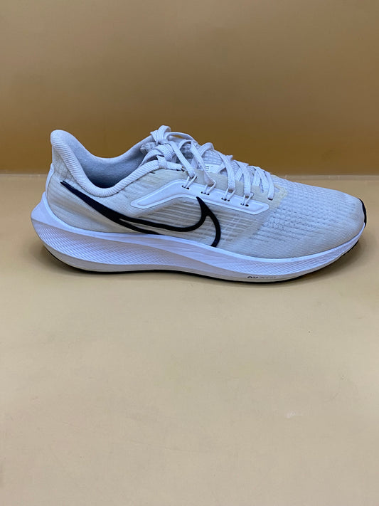 Nike Sneakers White/ Black