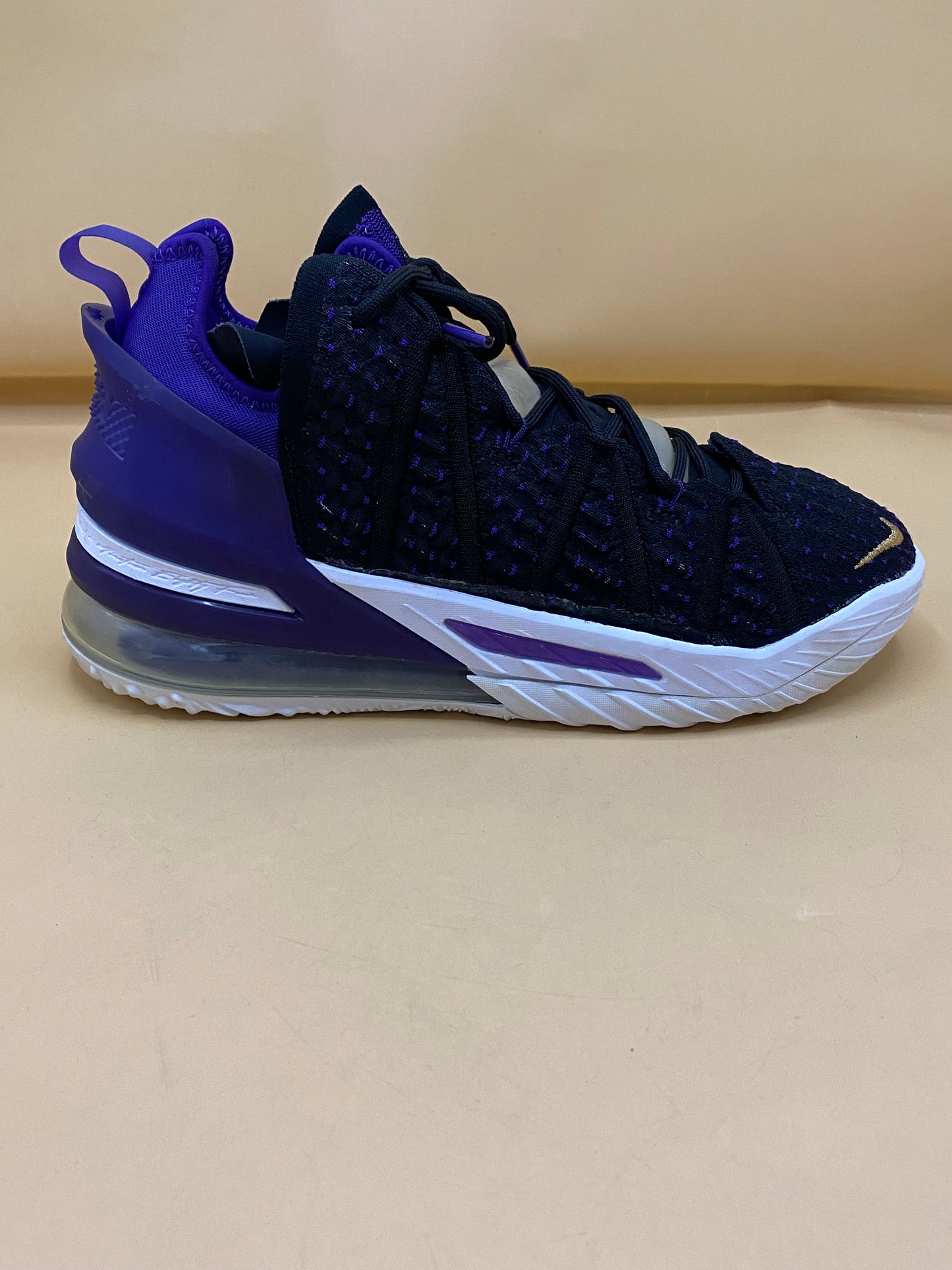 NIKE LEBRON 19 NEW LAKERS BLACK METALLIC GOLD COURT PURPLE WHITE