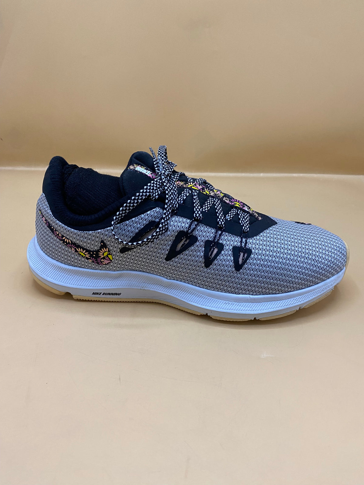 Nike. Quest SE Gray