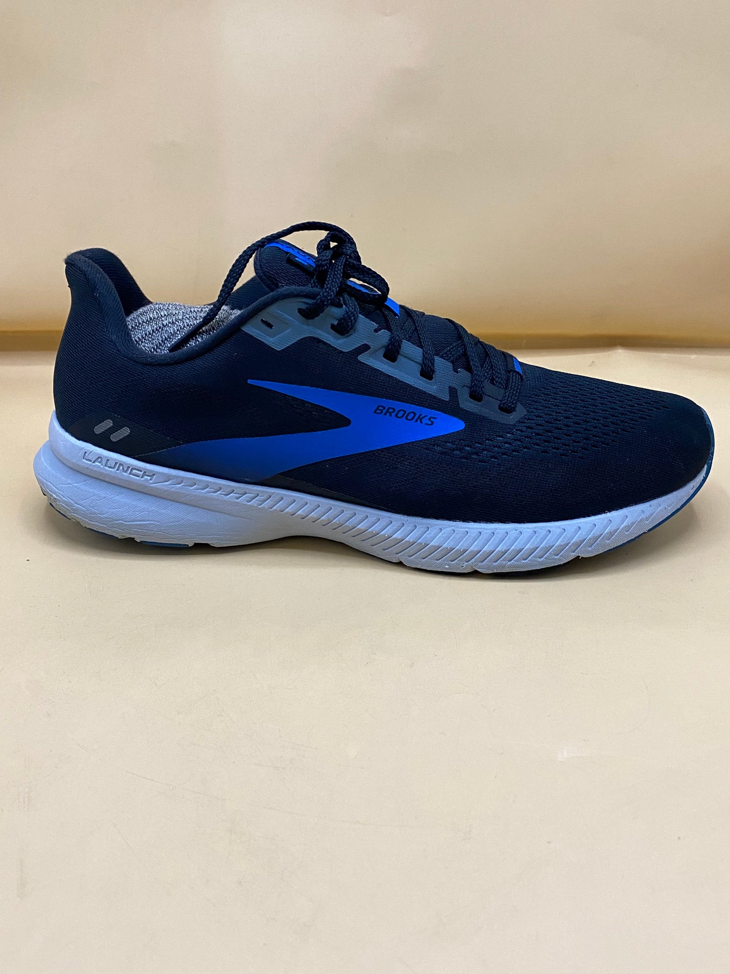 Brooks Mens Launch GTS 8 Black Running Shoes
