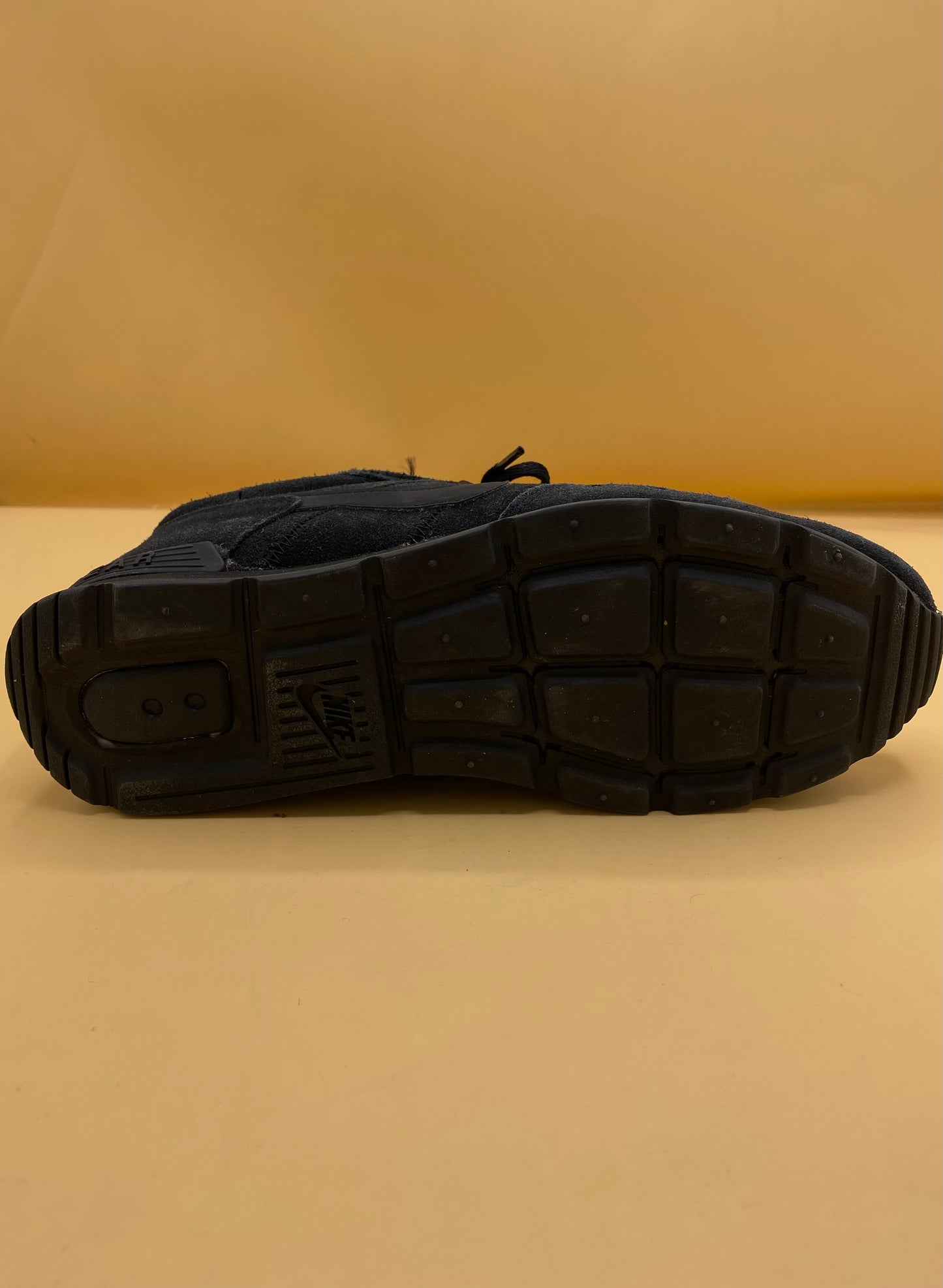 NIKE Men's Venture  Running Shoe