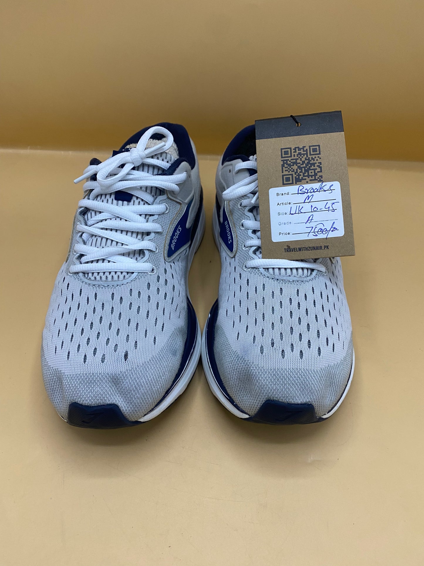 Brooks Dyad 15 men’s running shoes