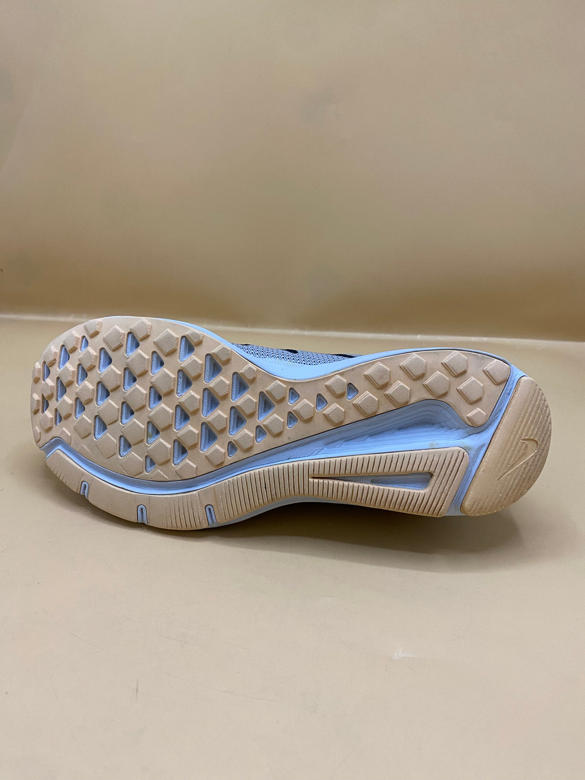 Nike. Quest SE Gray