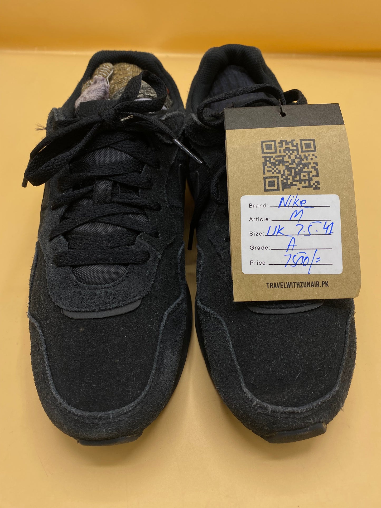 NIKE Men's Venture  Running Shoe