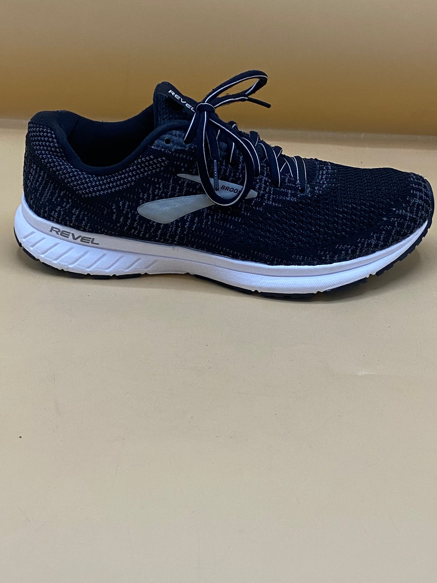 Brooks revel 3 black mens shoes
