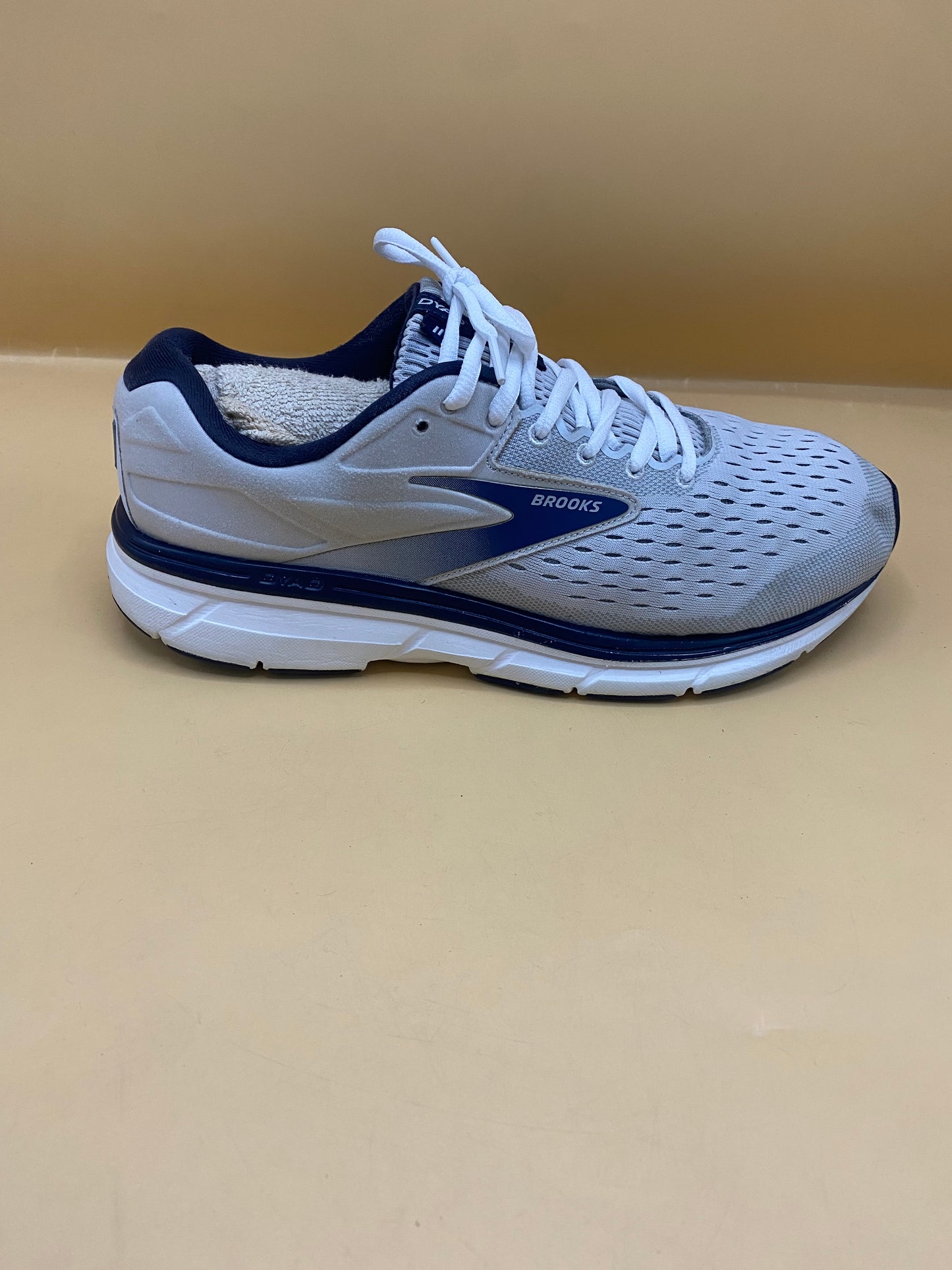 Brooks Dyad 15 men’s running shoes